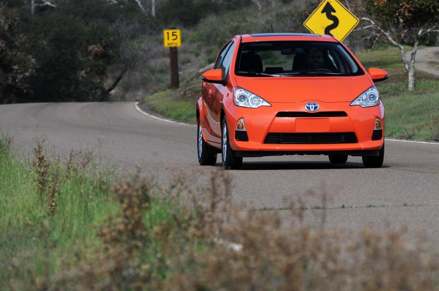  Toyota Prius C 2012 года  (фото 24 из 87)